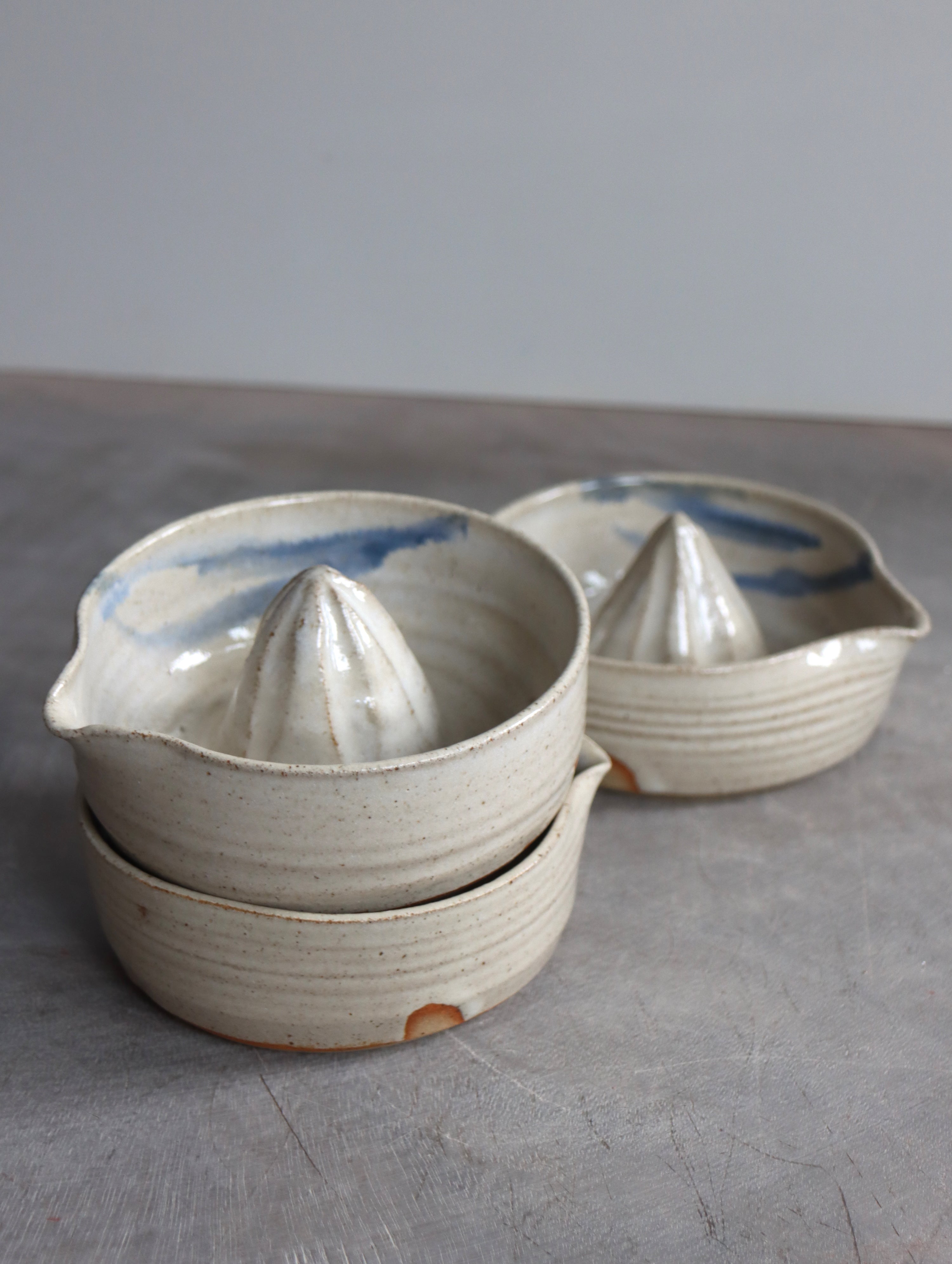 Lemon Squeezer in Speckle White and Blue Brushwork