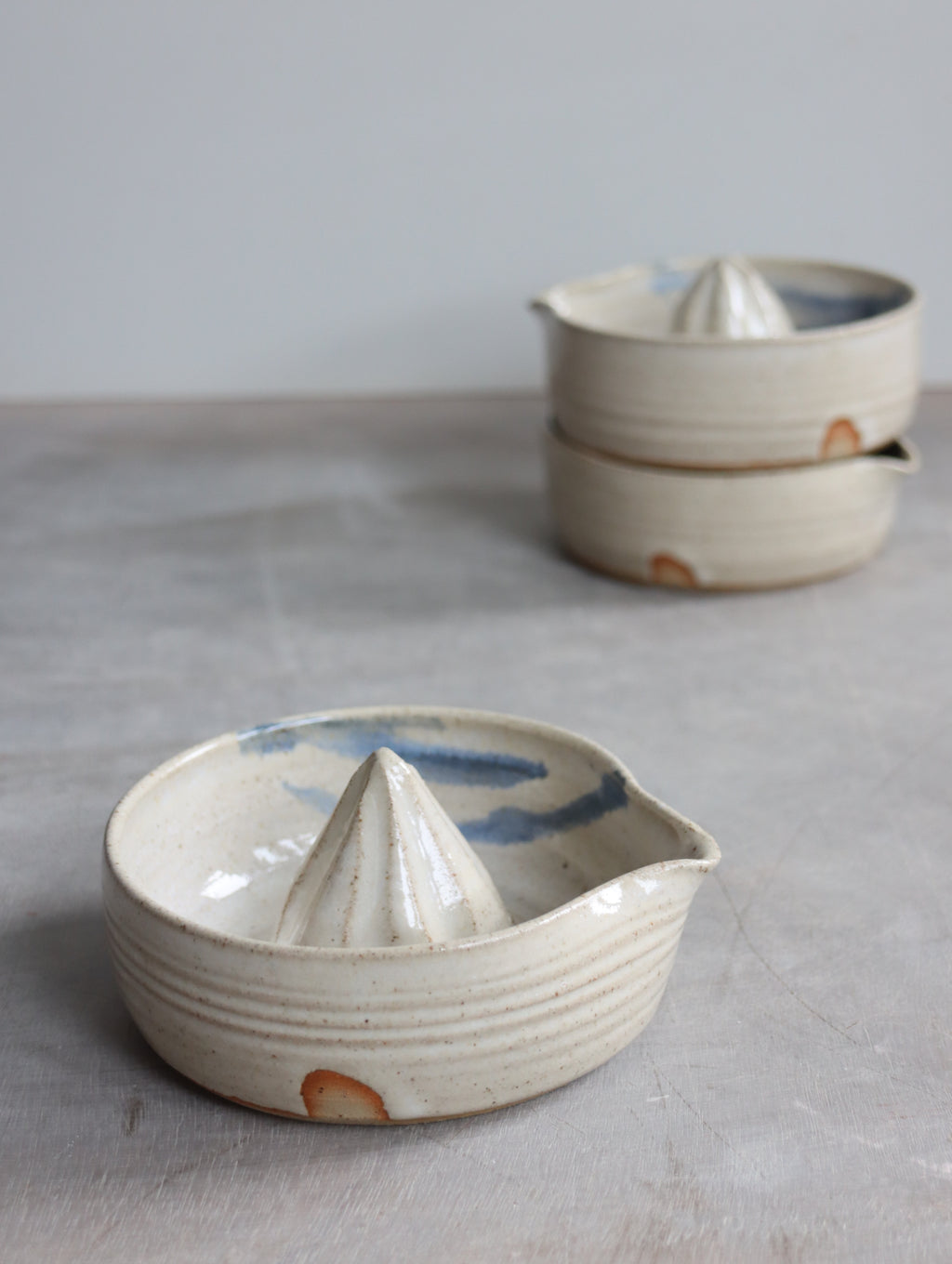Lemon Squeezer in Speckle White and Blue Brushwork