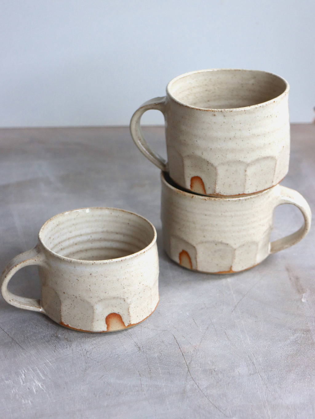 Faceted Mug in White Speckle (10oz)