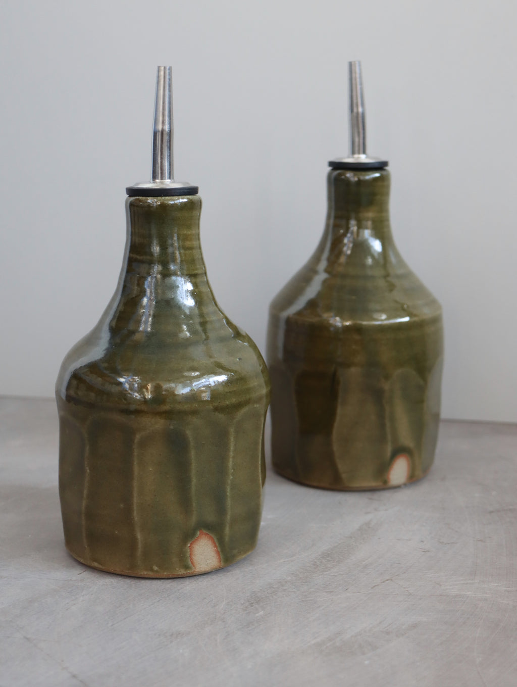 Faceted Medium Oil Pourer in Moss