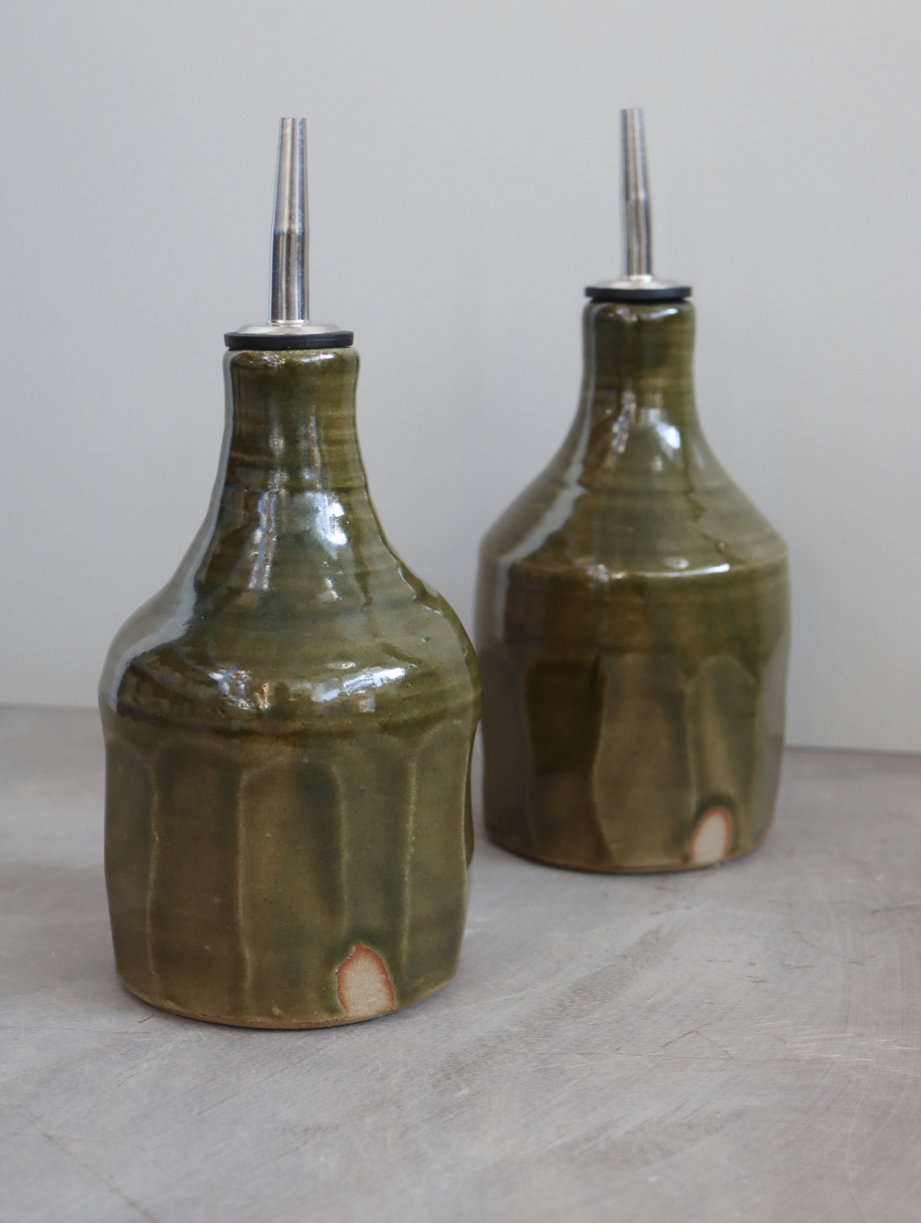 Faceted Medium Oil Pourer in Moss
