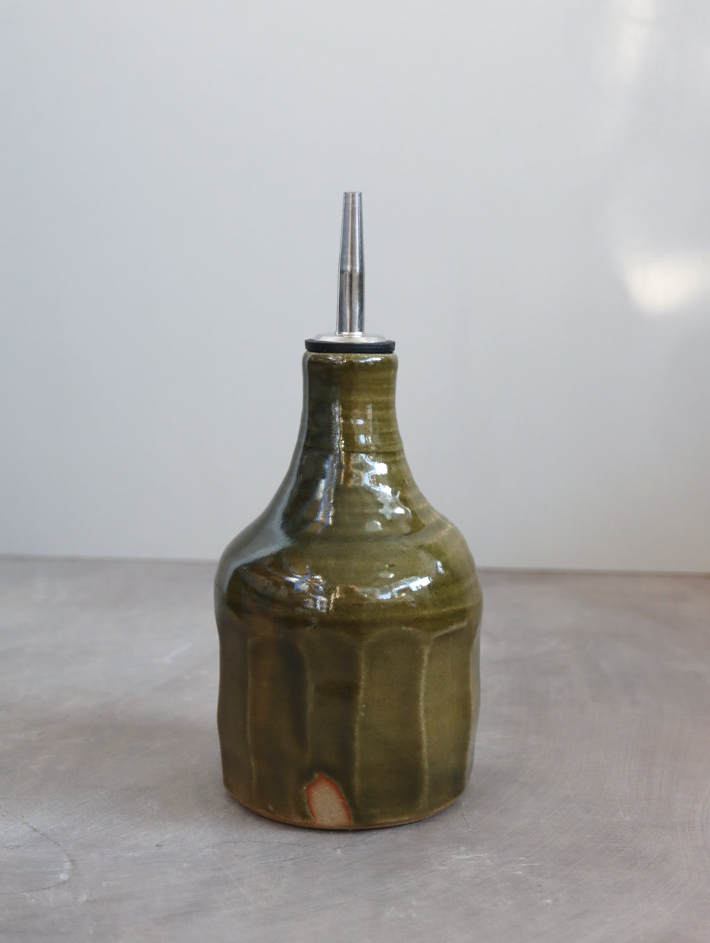 Faceted Medium Oil Pourer in Moss