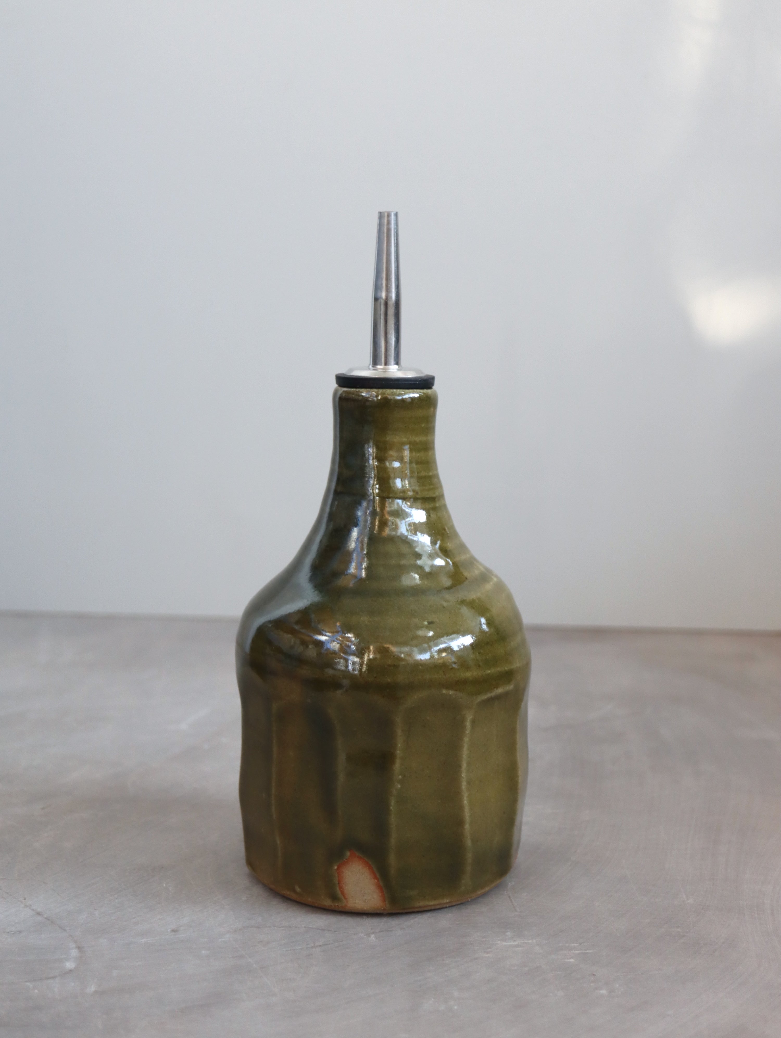 Faceted Medium Oil Pourer in Moss