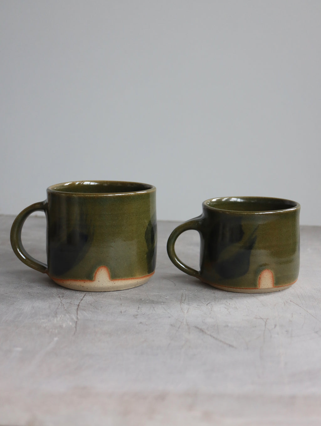 Mug in Moss and Oxide Brushwork (10oz)