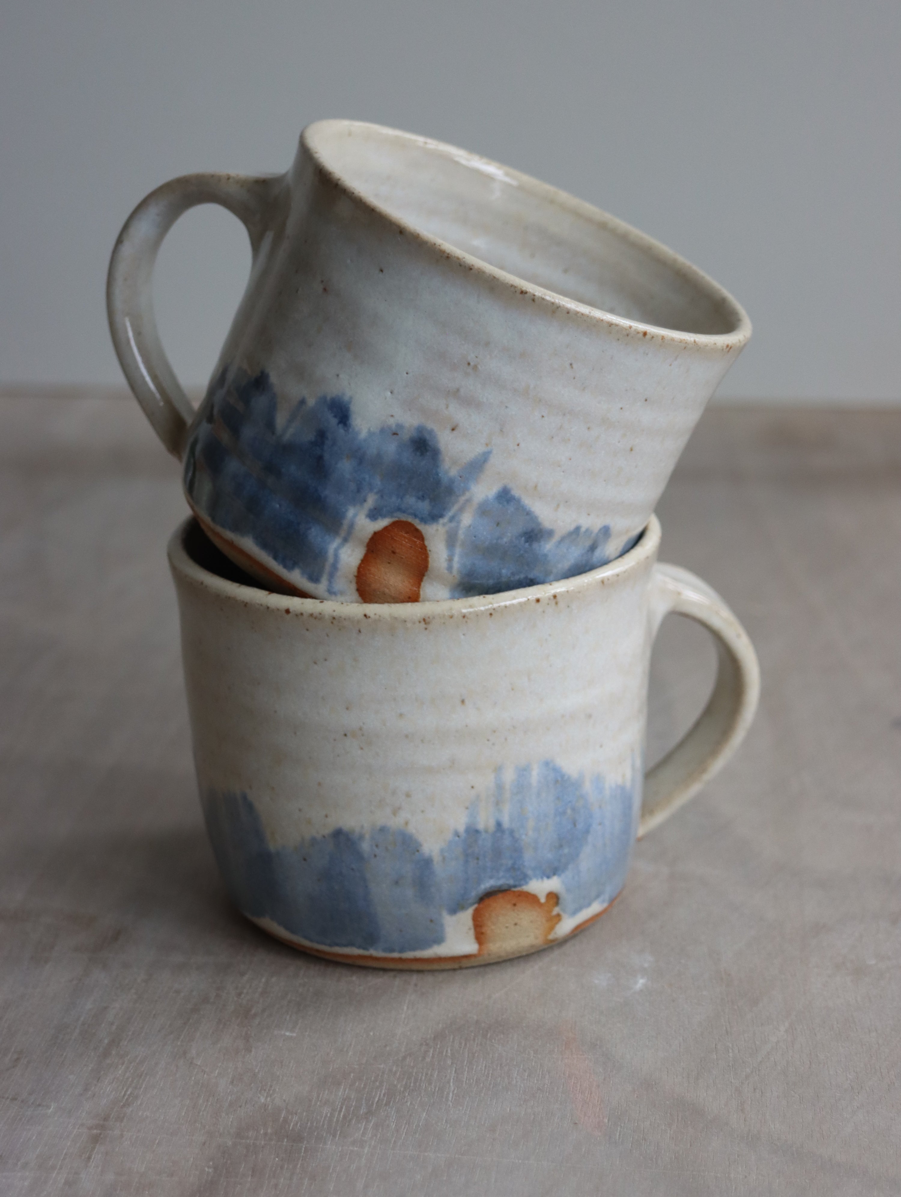 Mug in White Speckle and Blue Brushwork (10oz)