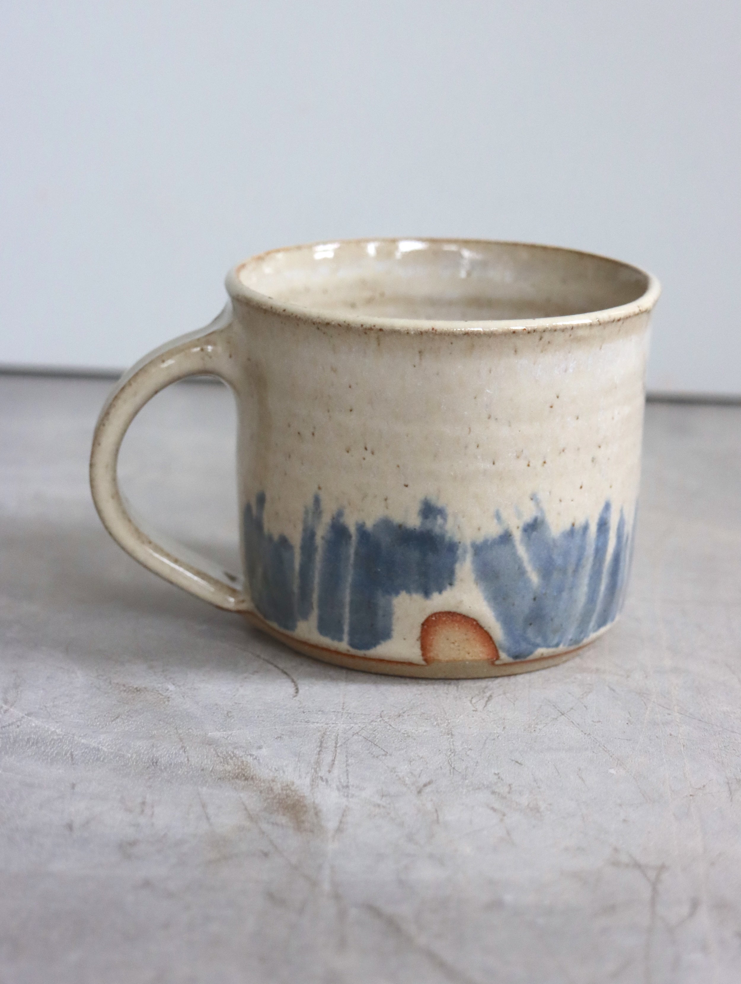 Mug in White Speckle and Blue Brushwork (10oz)
