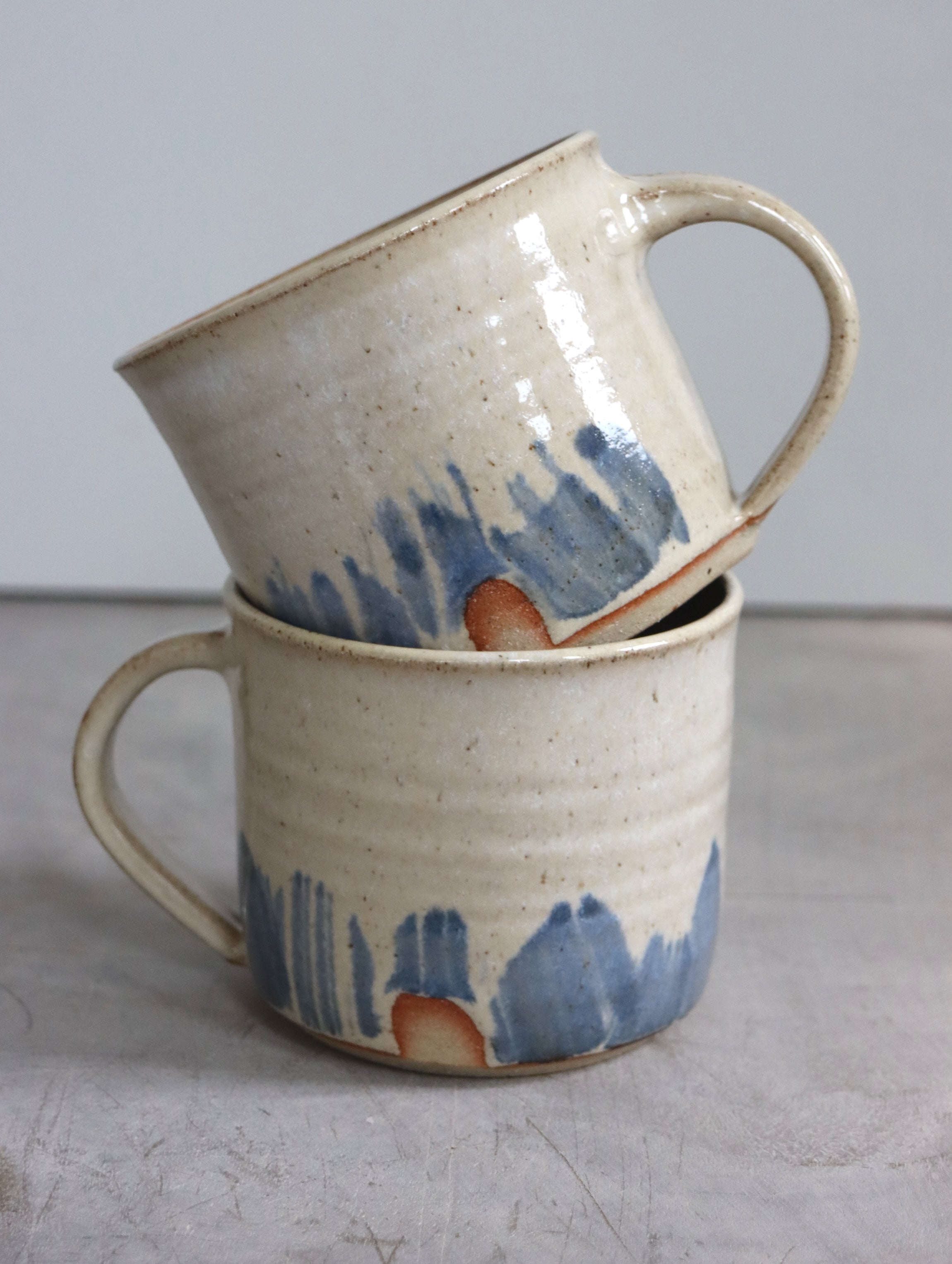 Mug in White Speckle and Blue Brushwork (10oz)