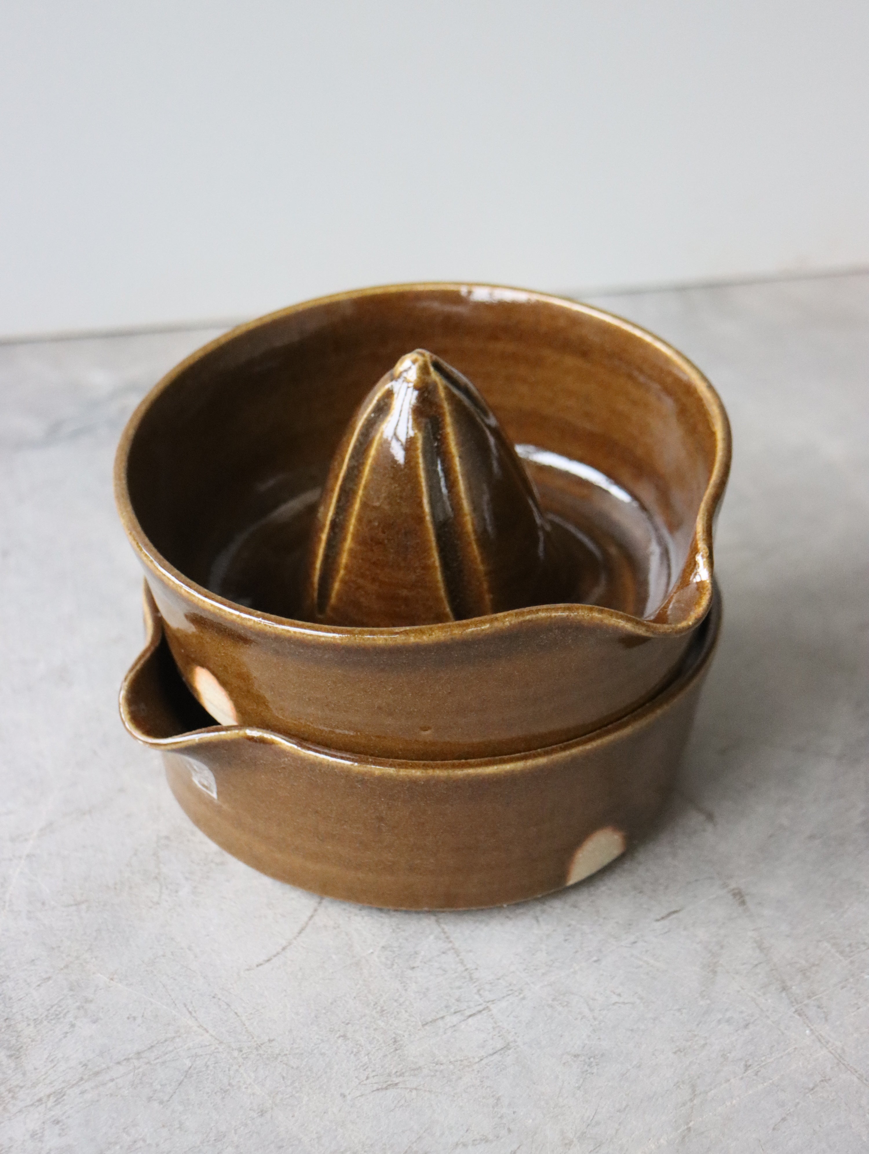 Lemon Squeezer in Umber