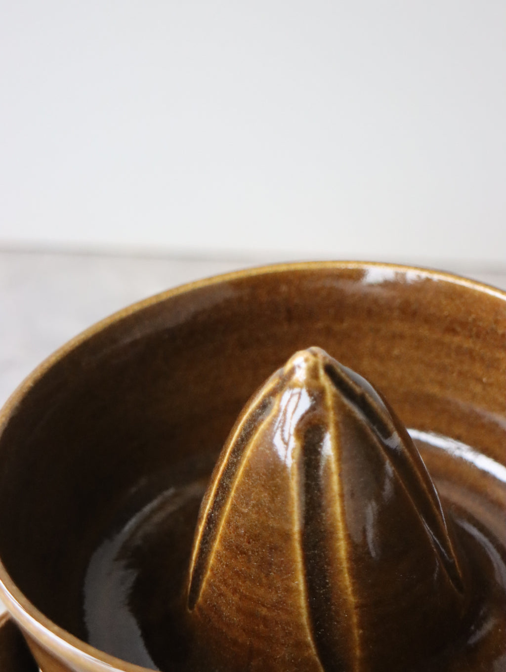Lemon Squeezer in Umber