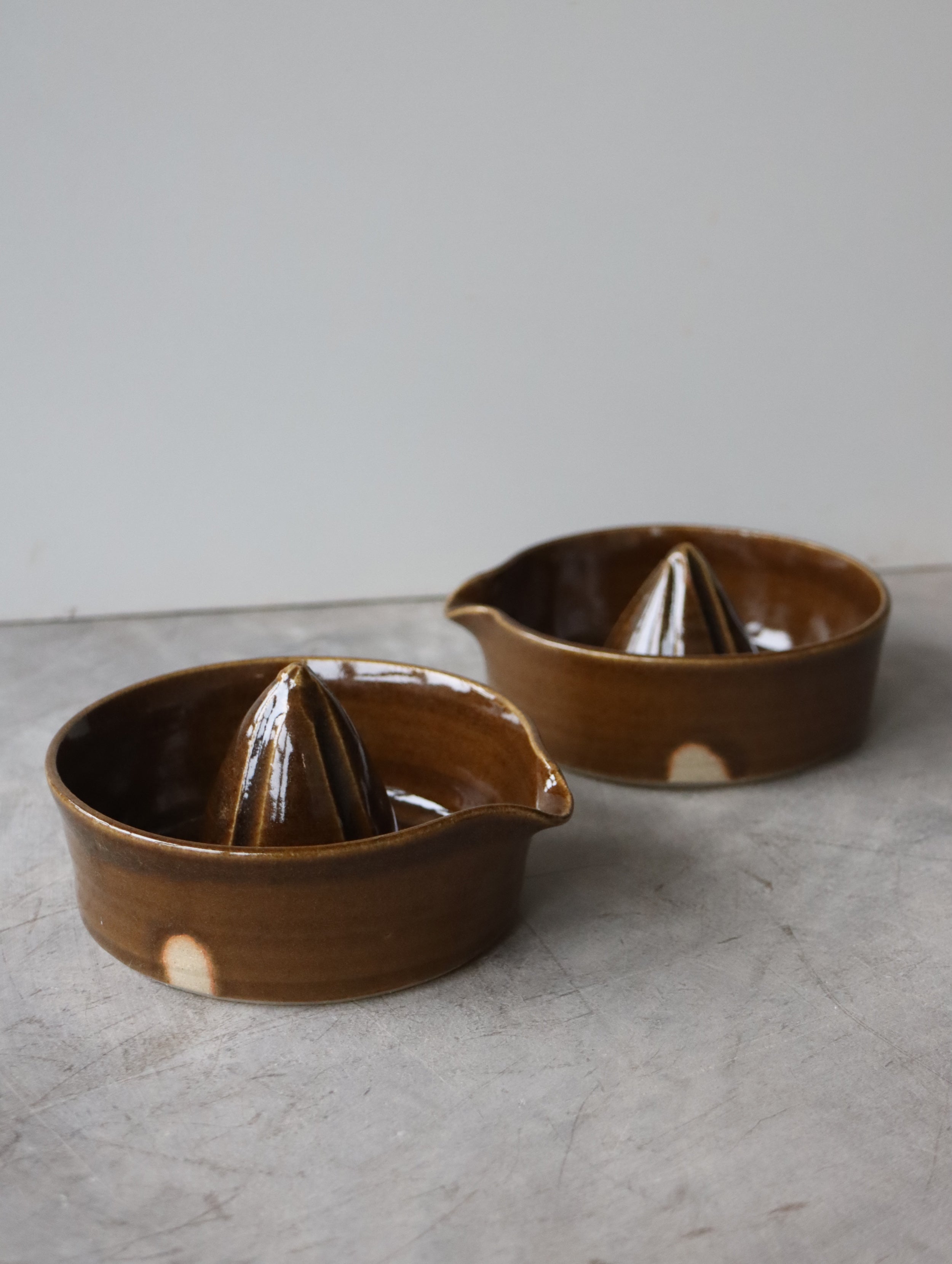 Lemon Squeezer in Umber