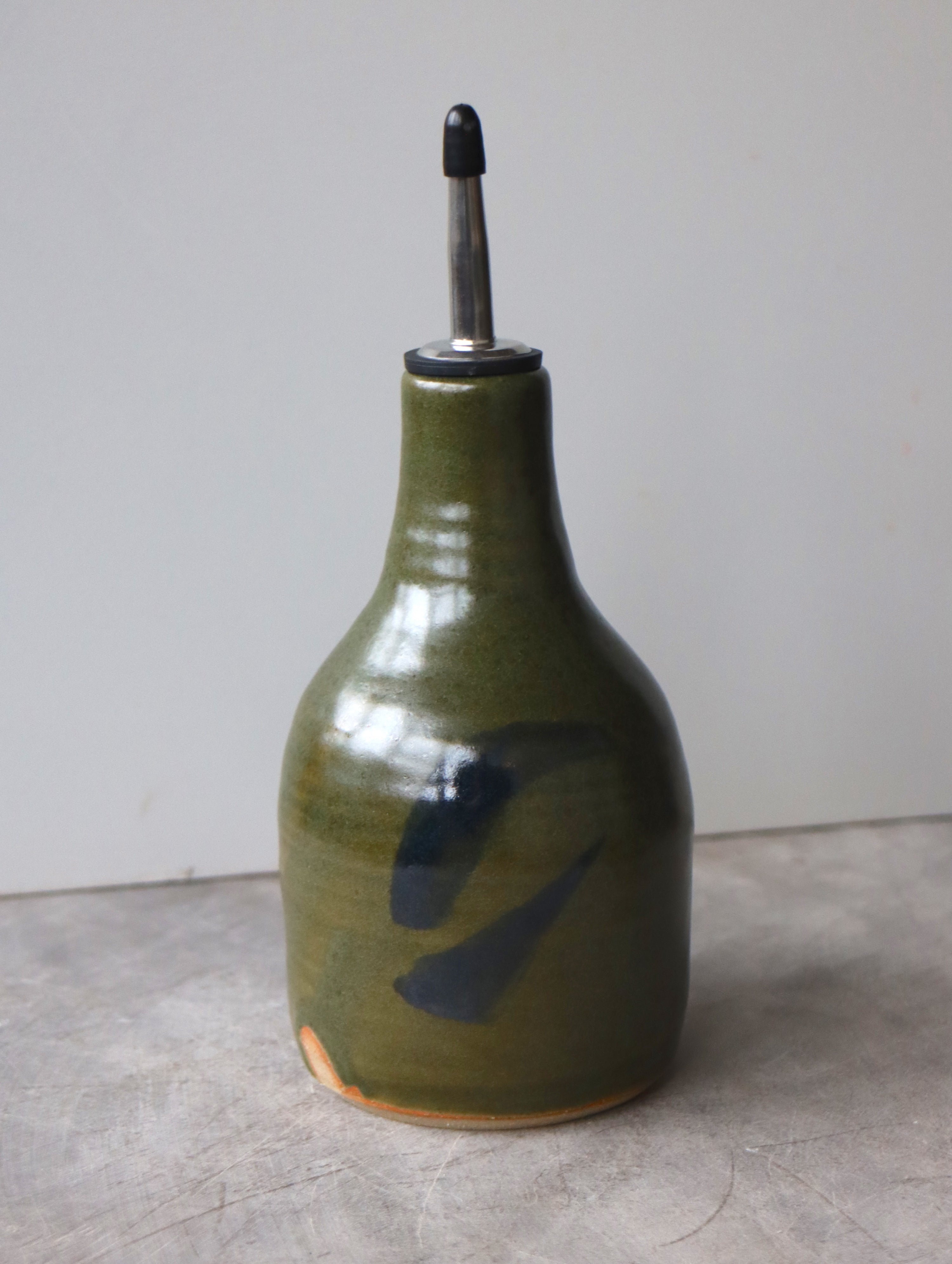 Medium Oil Pourer in Moss and Oxide Brushwork