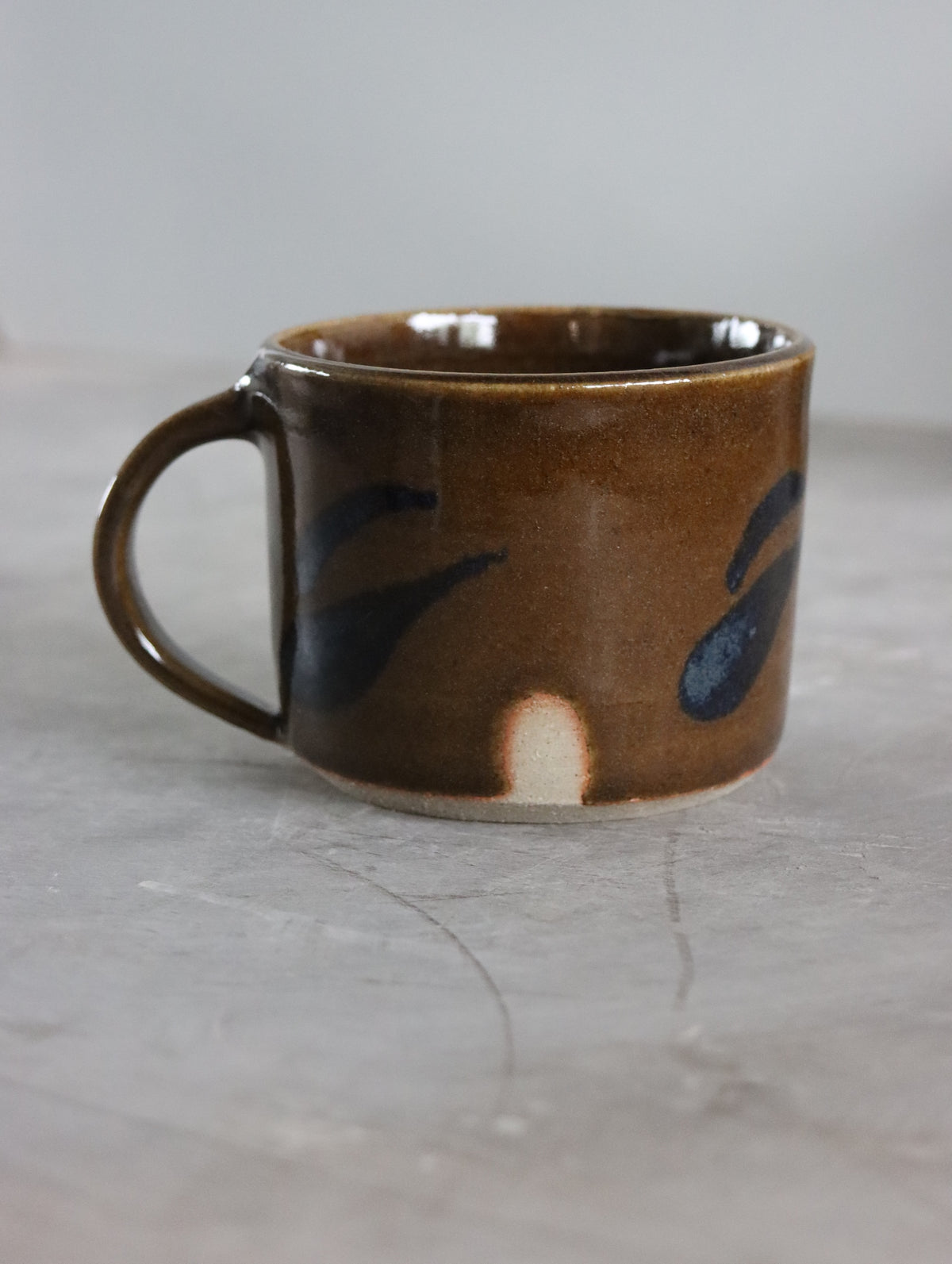 Coffee Cup in Umber and Oxide Brushwork (7oz)