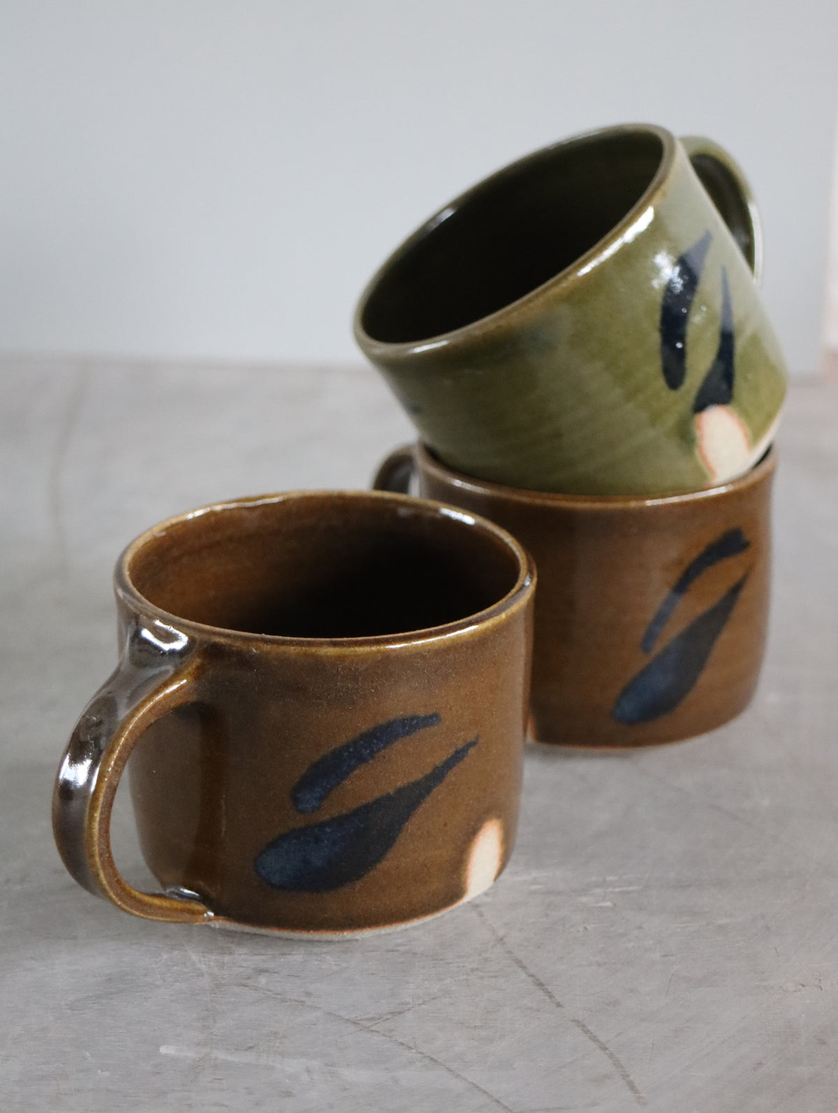 Coffee Cup in Umber and Oxide Brushwork (7oz)