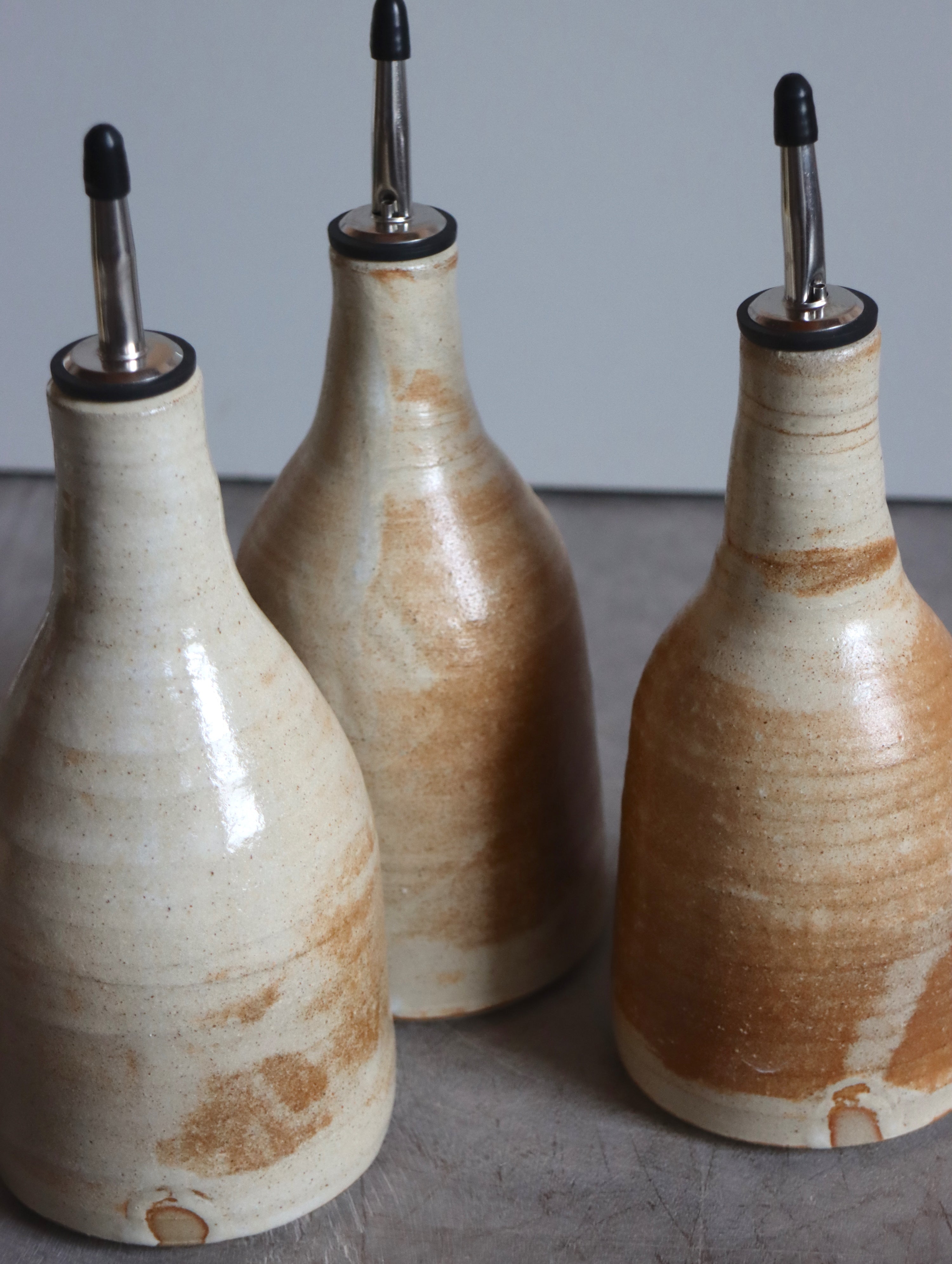 Oil Pourer in Iron-rich White