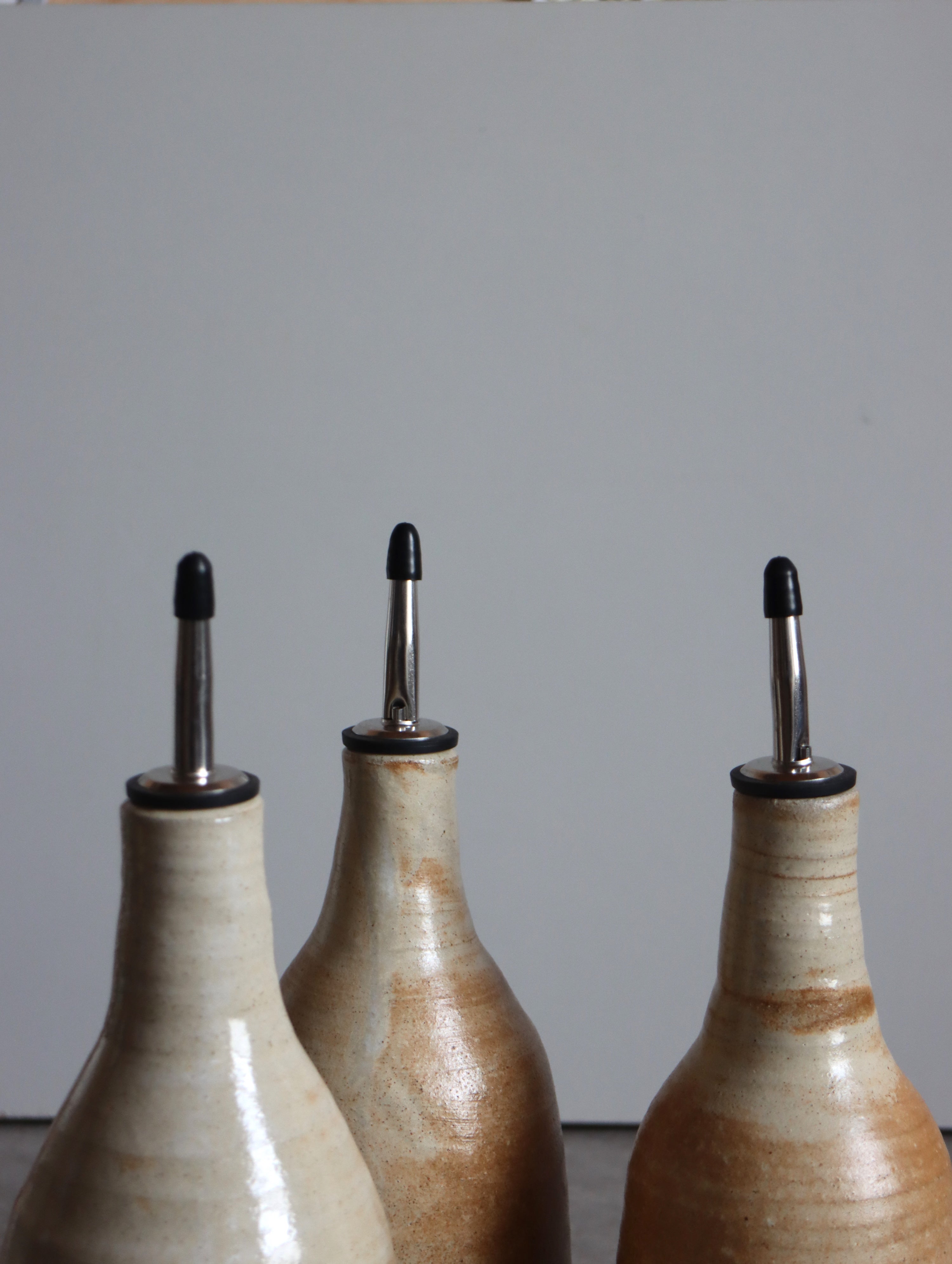 Oil Pourer in Iron-rich White