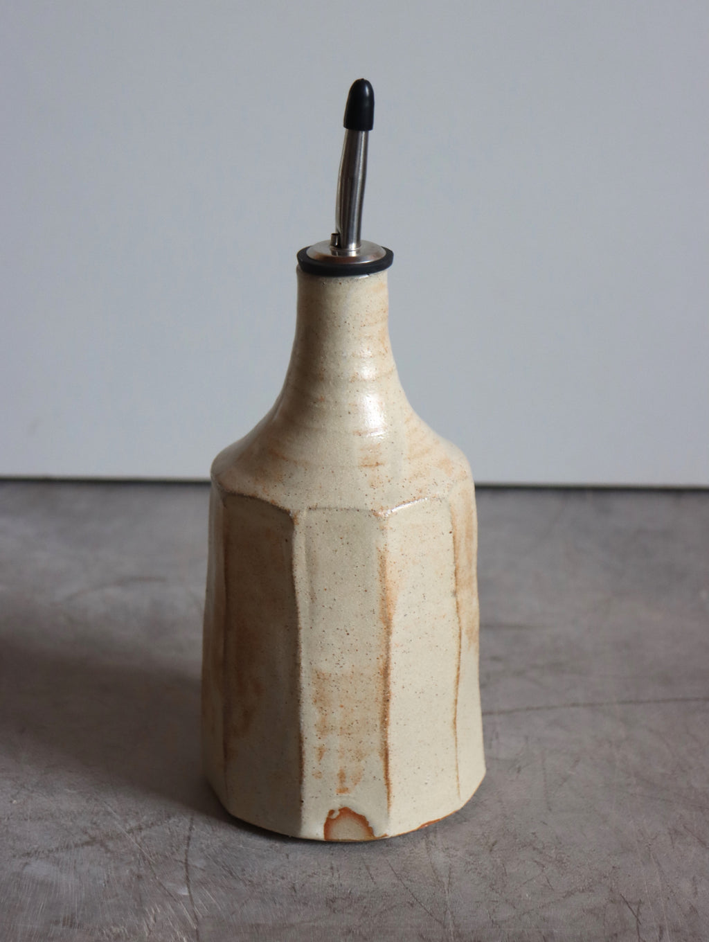 Oil Pourer in Faceted Iron-rich White