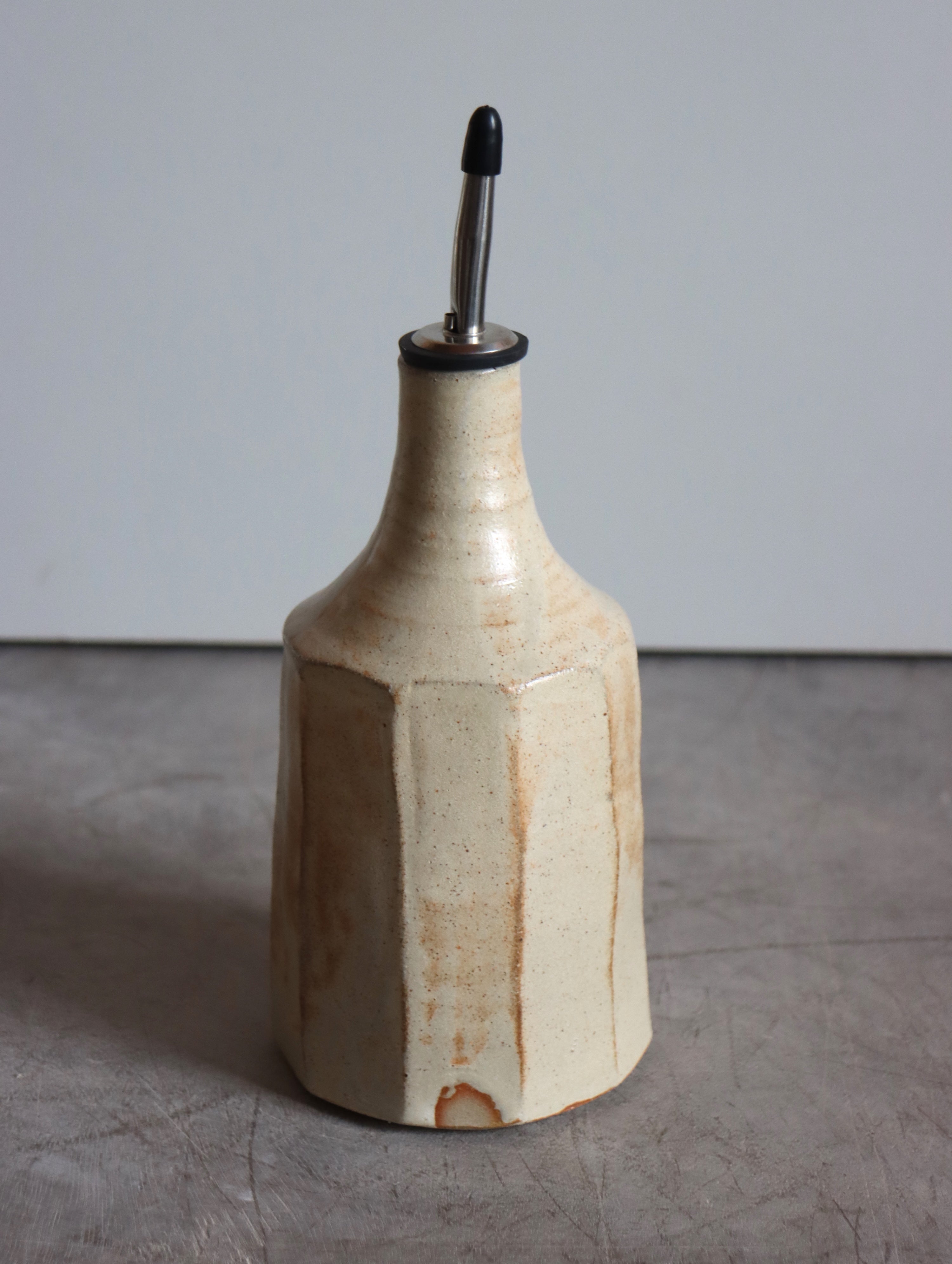 Oil Pourer in Faceted Iron-rich White