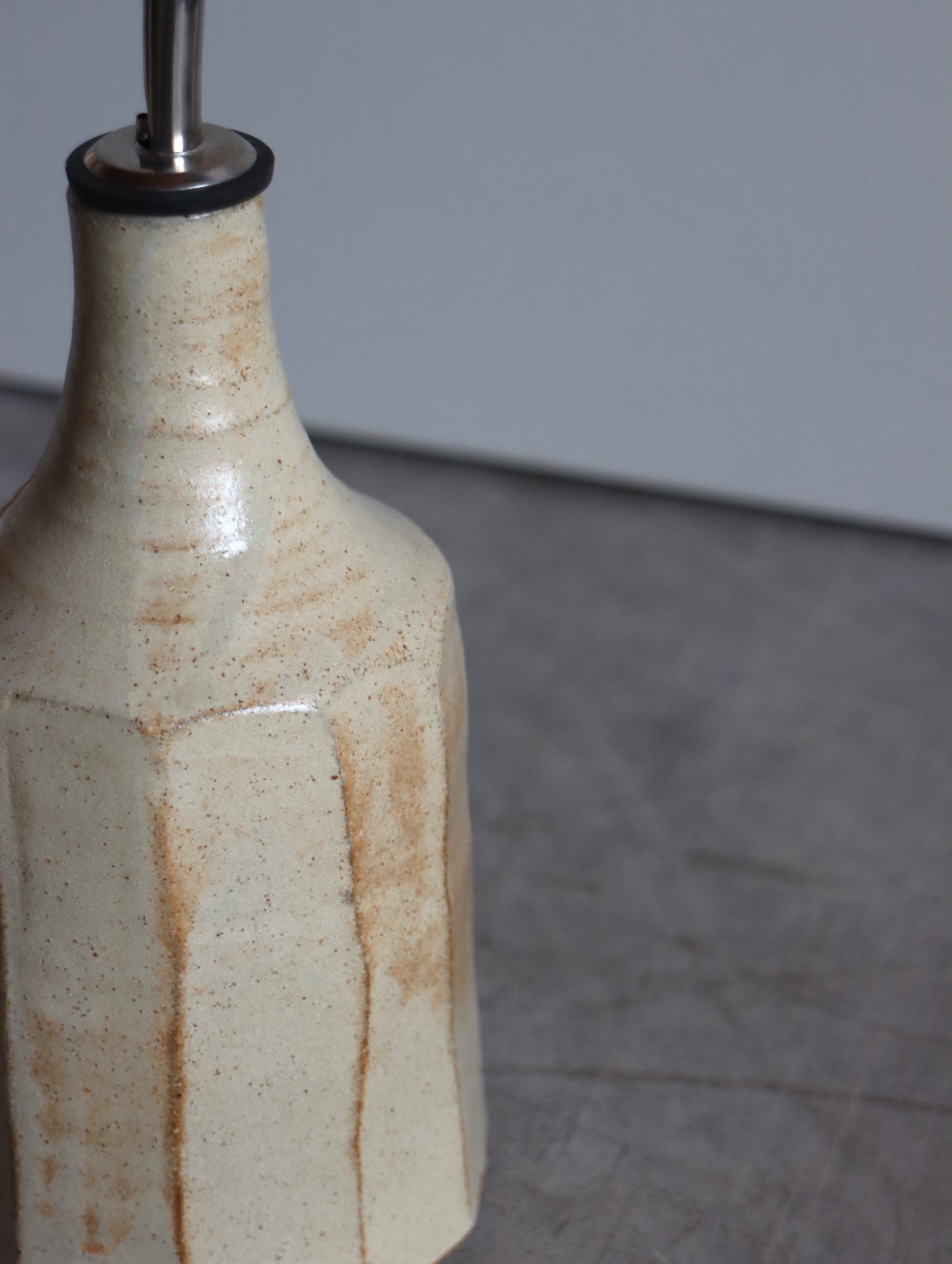 Oil Pourer in Faceted Iron-rich White