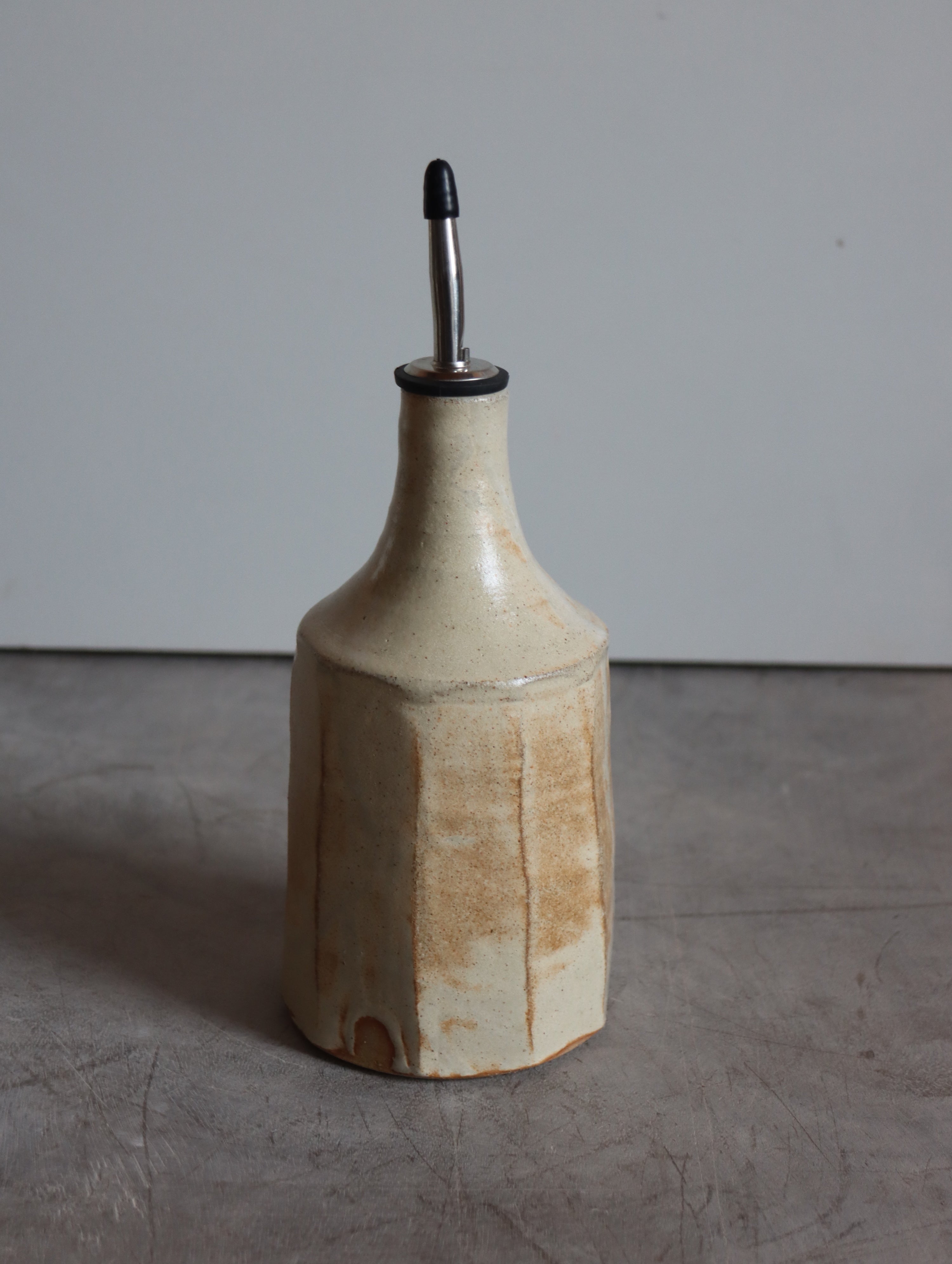 Oil Pourer in Faceted Iron-rich White