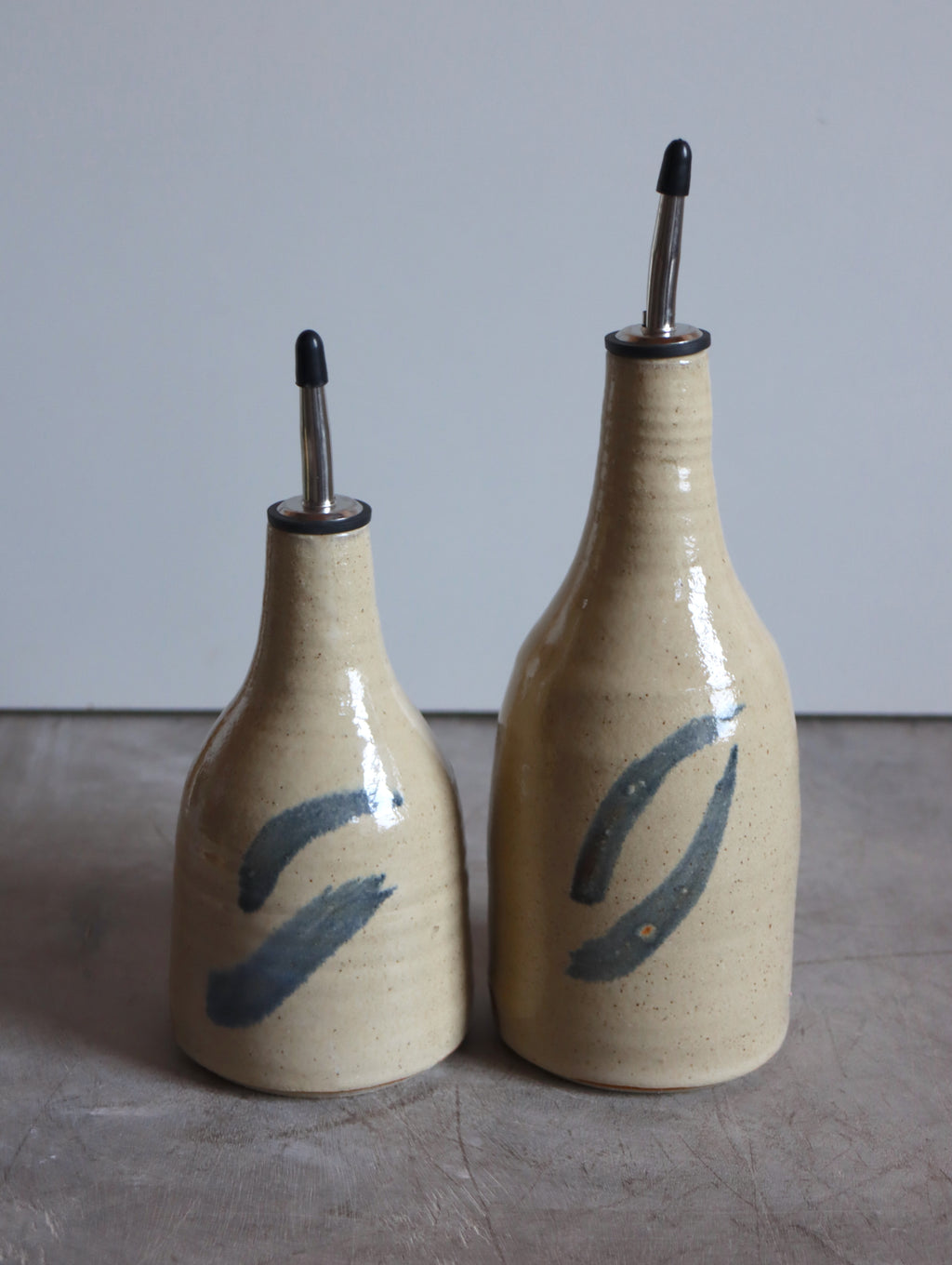 Medium Oil Pourer in White and Blue Oxide Brushwork