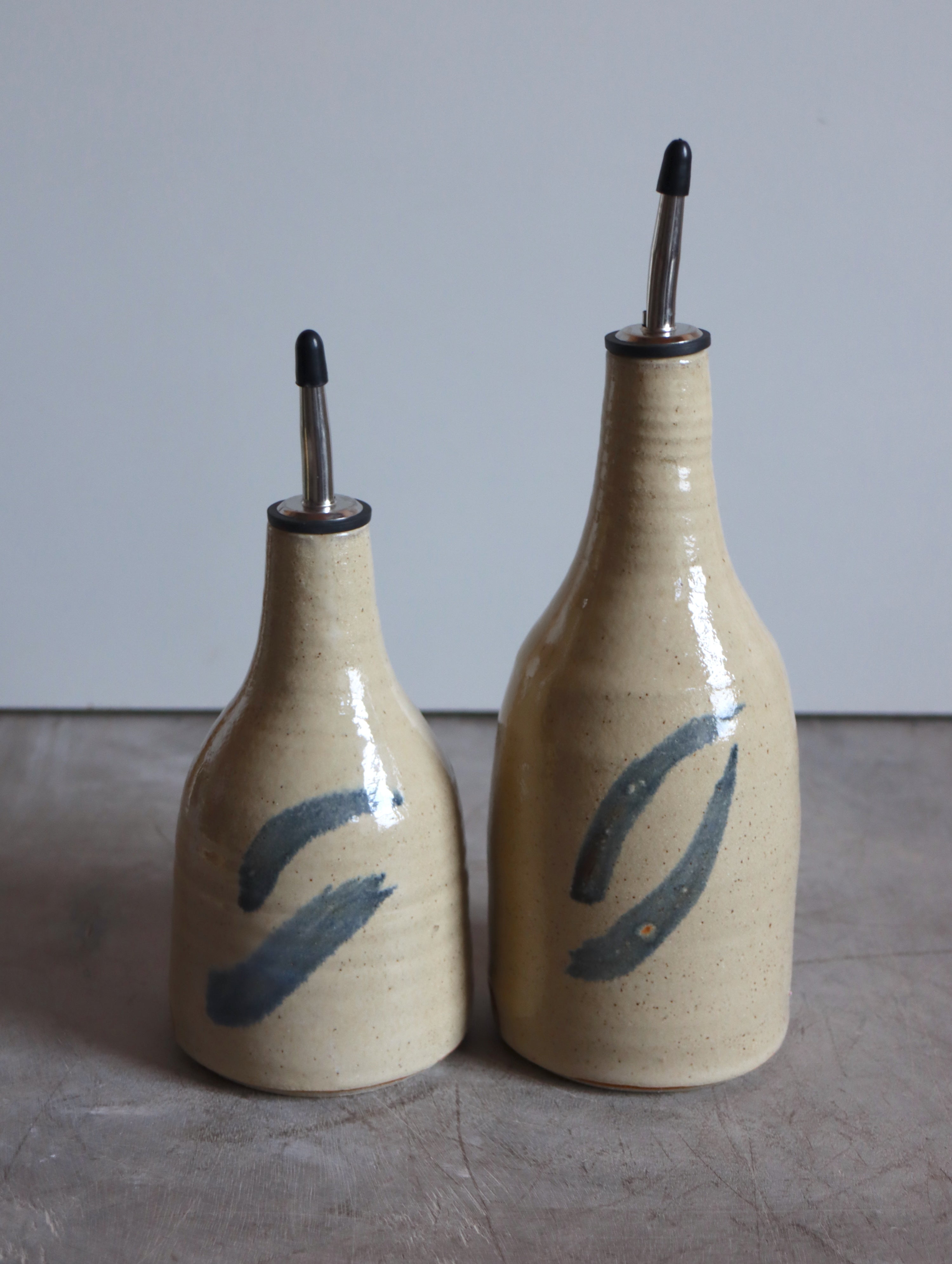 Medium Oil Pourer in White and Blue Oxide Brushwork