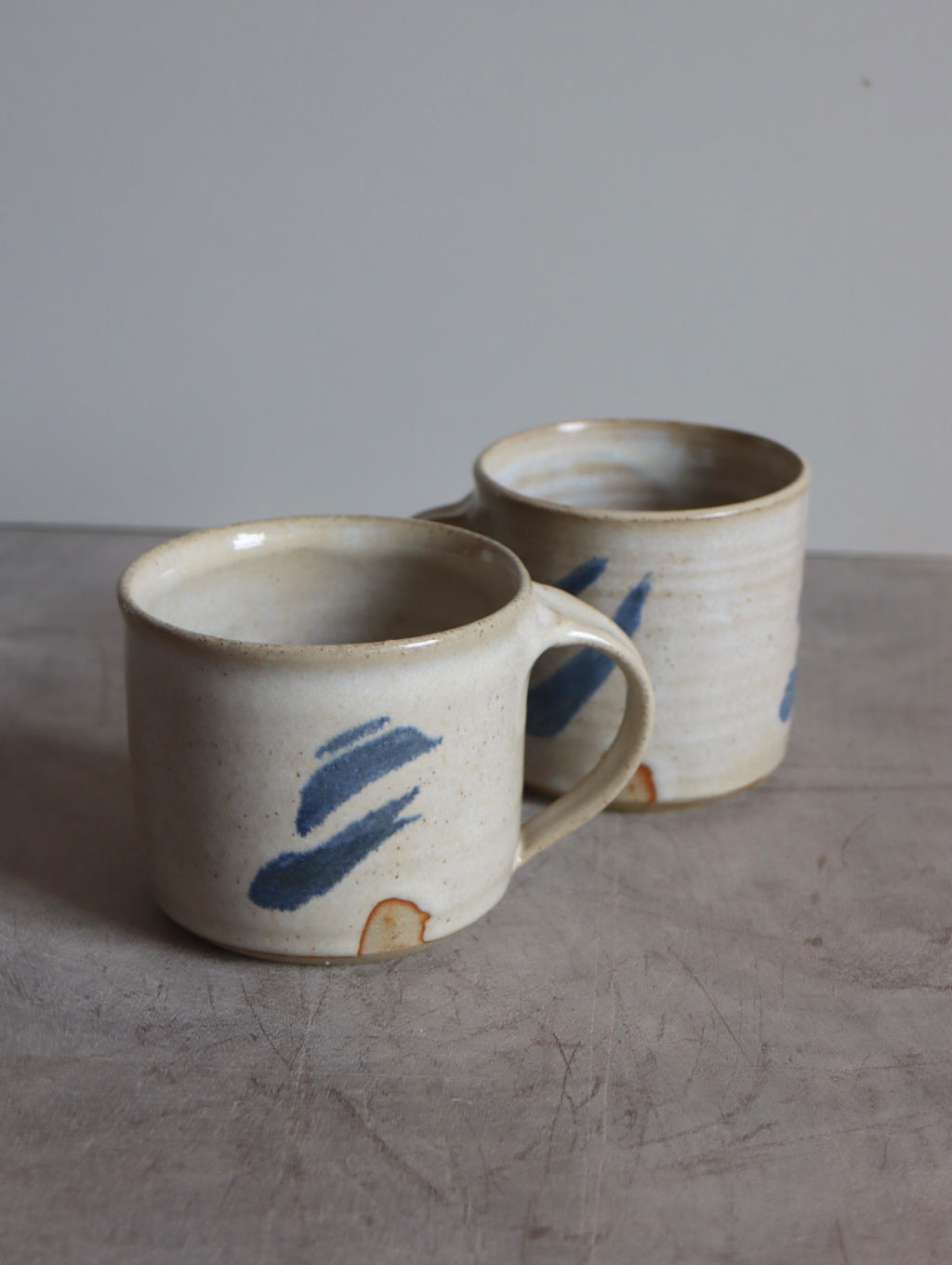 Mug in Speckle White and Blue Brushwork (10oz)