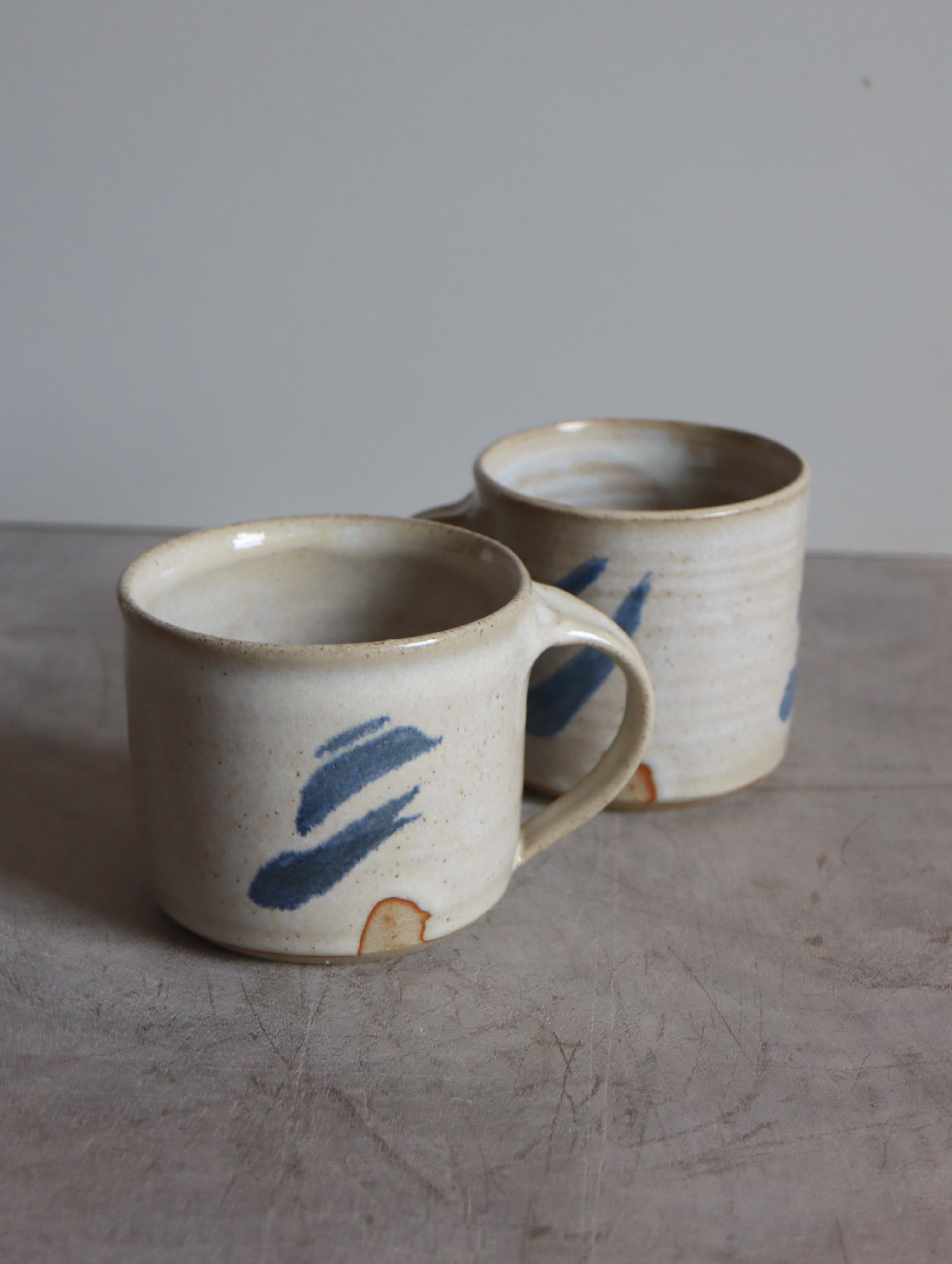 Mug in Speckle White and Blue Brushwork (10oz)